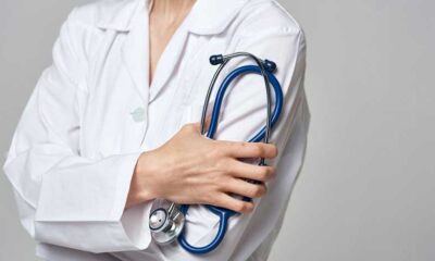 ఆంధ్ర ప్రదేశ్ ప్రభుత్వం ఎన్నాళ్లుగానో విధులకు హాజరు కాకుండా నిర్లక్ష్యంగా వ్యవహరిస్తున్న 62 మంది వైద్యులపై కఠిన చర్యలు ప్రారంభించింది.