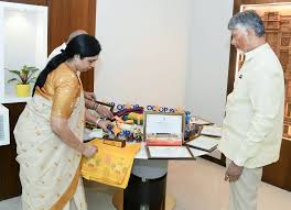 ఆంధ్రప్రదేశ్ ప్రభుత్వం చేనేత కార్మికులకు మరోసారి శుభవార్త వినిపించింది.