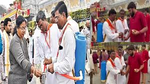 తిరుమల శ్రీవారి ఆలయంలో వైకుంఠ ద్వార దర్శనం కోసం వచ్చిన భక్తుల దాహం తీర్చేందుకు టీటీడీ ఒక వినూత్న సేవను ప్రవేశపెట్టింది.