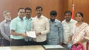 తెలంగాణ రాష్ట్ర సర్వీస్ అధికారుల దశాబ్దాల నిరీక్షణకు ఎట్టకేలకు ముగింపు పలికింది