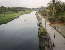 హైదరాబాద్ నగరంలో పెరుగుతున్న ట్రాఫిక్ సమస్యలకు శాశ్వత పరిష్కారం చూపడమే లక్ష్యంగా తెలంగాణ ప్రభుత్వం కీలక నిర్ణయం తీసుకుంది.