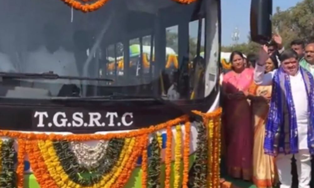 తెలంగాణ ప్రభుత్వం హైదరాబాద్‌లోని మహిళా స్వయం సహాయక సంఘాల ఆర్థికాభివృద్ధిని ప్రోత్సహించేందుకు ప్రత్యేక ప్రణాళికలు రూపొందించింది.