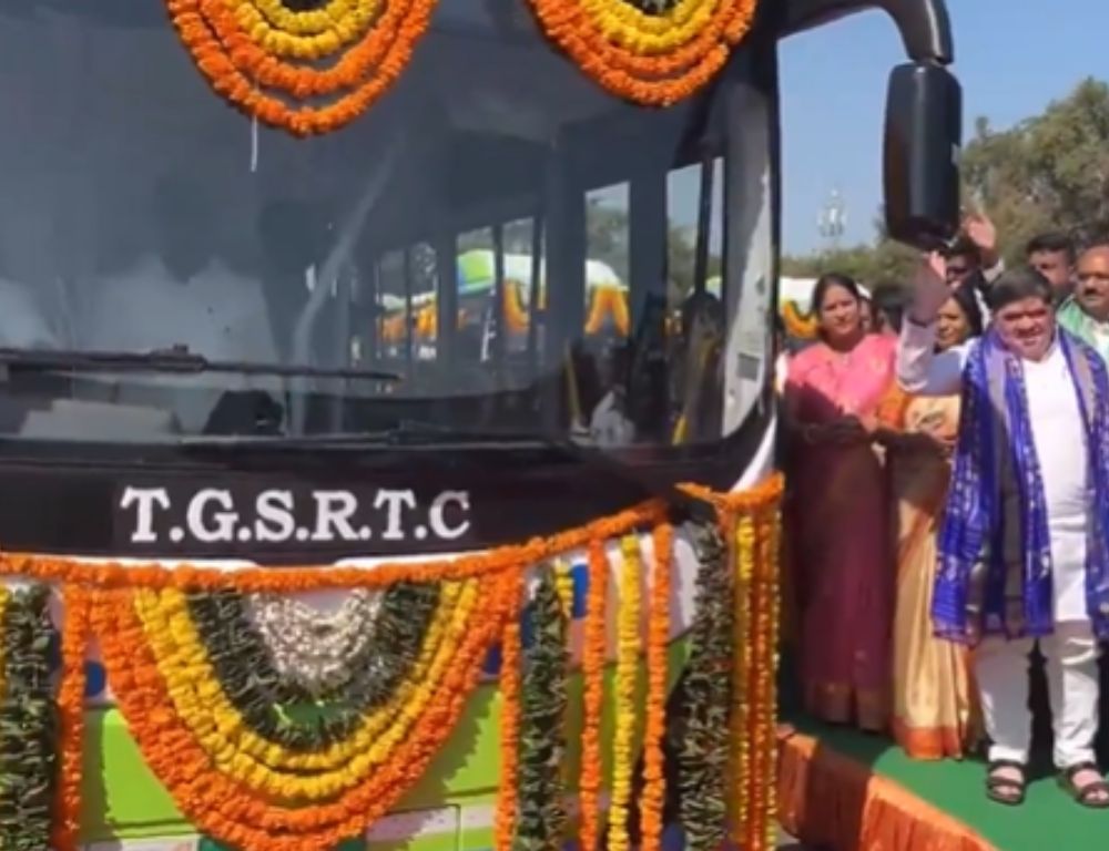 తెలంగాణ ప్రభుత్వం హైదరాబాద్‌లోని మహిళా స్వయం సహాయక సంఘాల ఆర్థికాభివృద్ధిని ప్రోత్సహించేందుకు ప్రత్యేక ప్రణాళికలు రూపొందించింది.