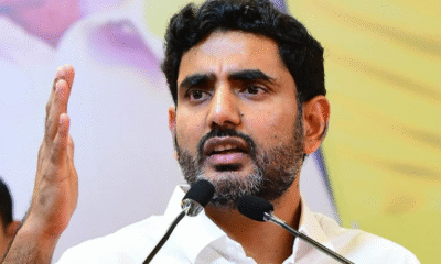తుని గురుకుల పాఠశాల వద్ద పోలీస్ అధికారులు ఘటన పరిశీలిస్తున్న దృశ్యం