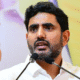తుని గురుకుల పాఠశాల వద్ద పోలీస్ అధికారులు ఘటన పరిశీలిస్తున్న దృశ్యం