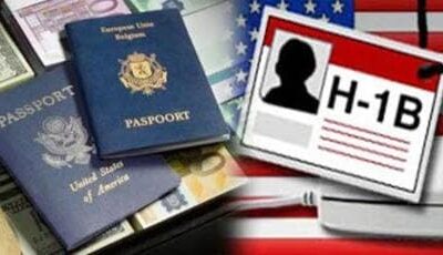 USCIS కార్యాలయం బయట వీసా సంబంధిత మార్పులపై చర్చిస్తున్న అధికారులు