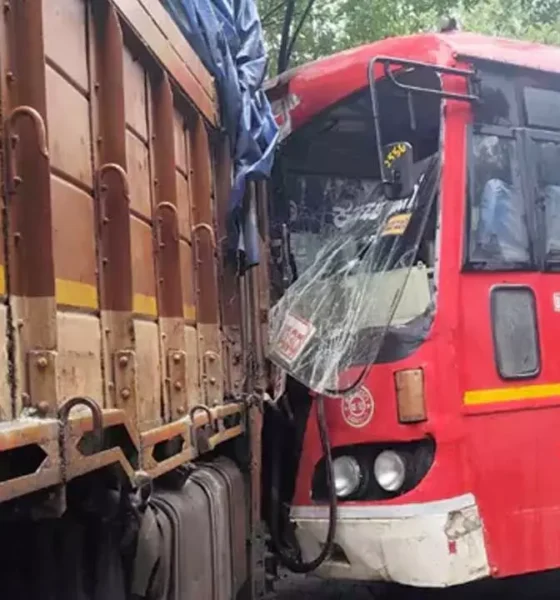 తాండూర్ రూట్‌లో ఆర్టీసీ బస్సు లారీని ఢీకొట్టిన ప్రమాద దృశ్యం