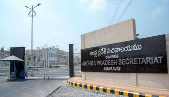 ఆంధ్రప్రదేశ్‌లో రెవెన్యూ శాఖలో చోటుచేసుకున్న అవినీతి వ్యవహారం వెలుగులోకి రావడంతో ప్రభుత్వం కఠిన నిర్ణయం తీసుకుంది.