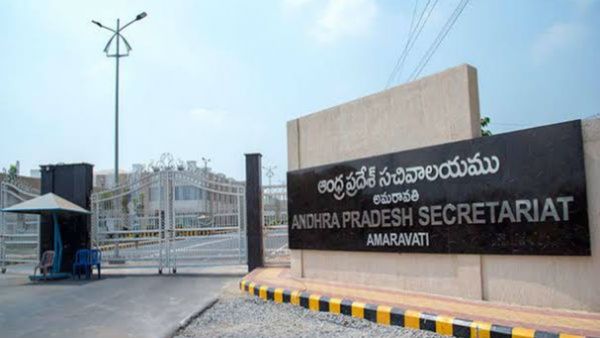 ఆంధ్రప్రదేశ్‌లో రెవెన్యూ శాఖలో చోటుచేసుకున్న అవినీతి వ్యవహారం వెలుగులోకి రావడంతో ప్రభుత్వం కఠిన నిర్ణయం తీసుకుంది.