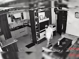 సంగారెడ్డి జిల్లాలో చోటుచేసుకున్న ఓ దొంగతనం ఘటన ఉత్కంఠభరితంగా సాగి చివరకు దొంగలు అడ్డంగా దొరికిపోయారు.