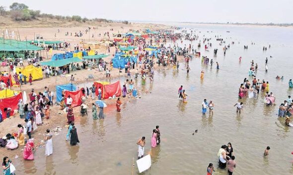 గోదావరి పుష్కరాల కోసం రాష్ట్ర ప్రభుత్వం భారీ స్థాయిలో సిద్ధమవుతోంది.