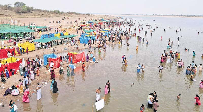 గోదావరి పుష్కరాల కోసం రాష్ట్ర ప్రభుత్వం భారీ స్థాయిలో సిద్ధమవుతోంది.