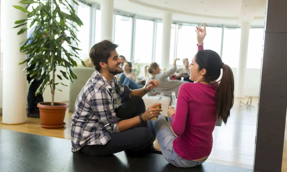 హైదరాబాద్ మహానగరంలో చదువు, ఉద్యోగాల కోసం నిత్యం వందల సంఖ్యలో యువత తరలివస్తుంటారు.