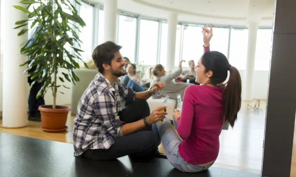 హైదరాబాద్ మహానగరంలో చదువు, ఉద్యోగాల కోసం నిత్యం వందల సంఖ్యలో యువత తరలివస్తుంటారు.