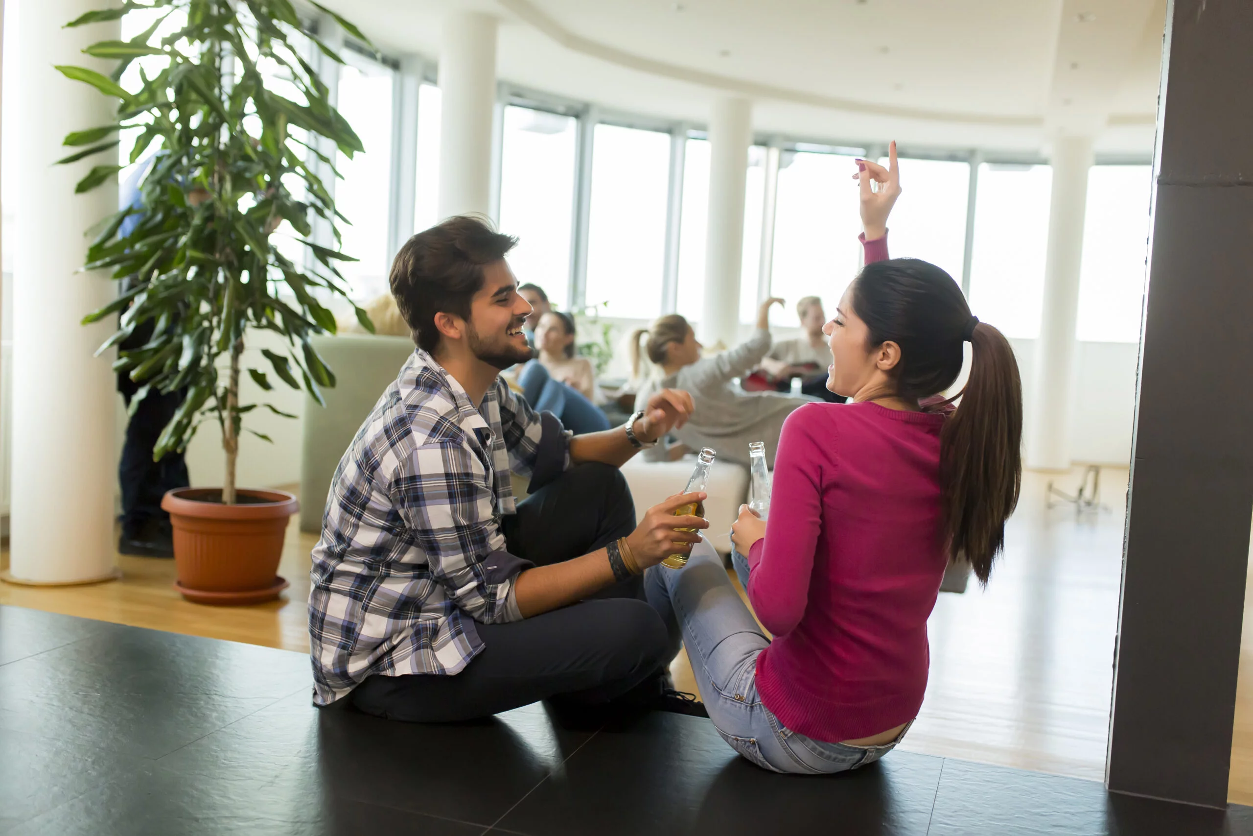 హైదరాబాద్ మహానగరంలో చదువు, ఉద్యోగాల కోసం నిత్యం వందల సంఖ్యలో యువత తరలివస్తుంటారు.