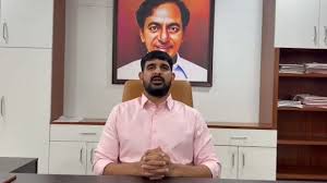 తాను చేసిన వ్యాఖ్యలు ఉద్దేశపూర్వకంగా చేసినవి కావని, ఆ సమయంలో ఎదురైన ఒత్తిడి మరియు భావోద్వేగాల వల్లే మాటలు జారాయని బీఆర్ఎస్ ఎమ్మెల్యే పాడి కౌశిక్ రెడ్డి